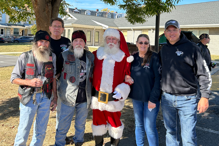 Volunteers Holiday Drive